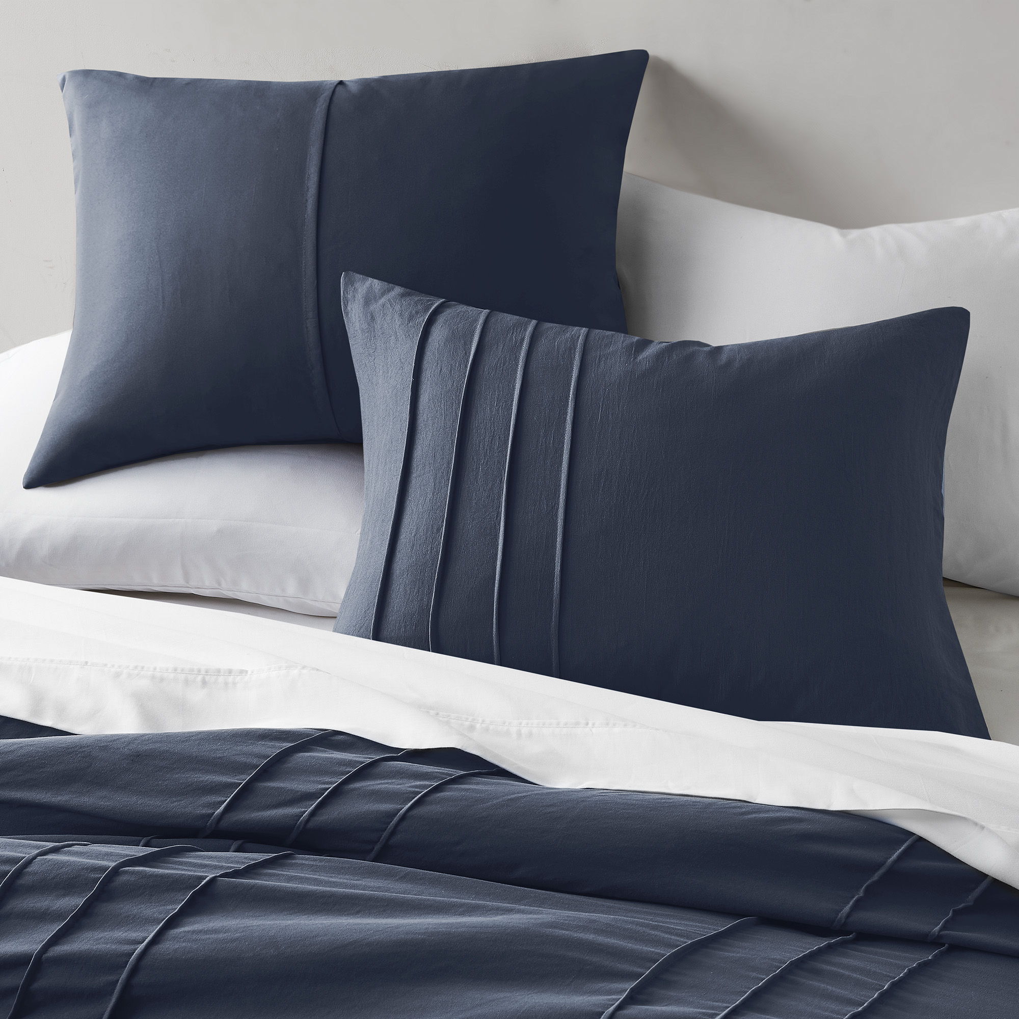 Porter - King Soft Washed Pleated Comforter Set - Navy