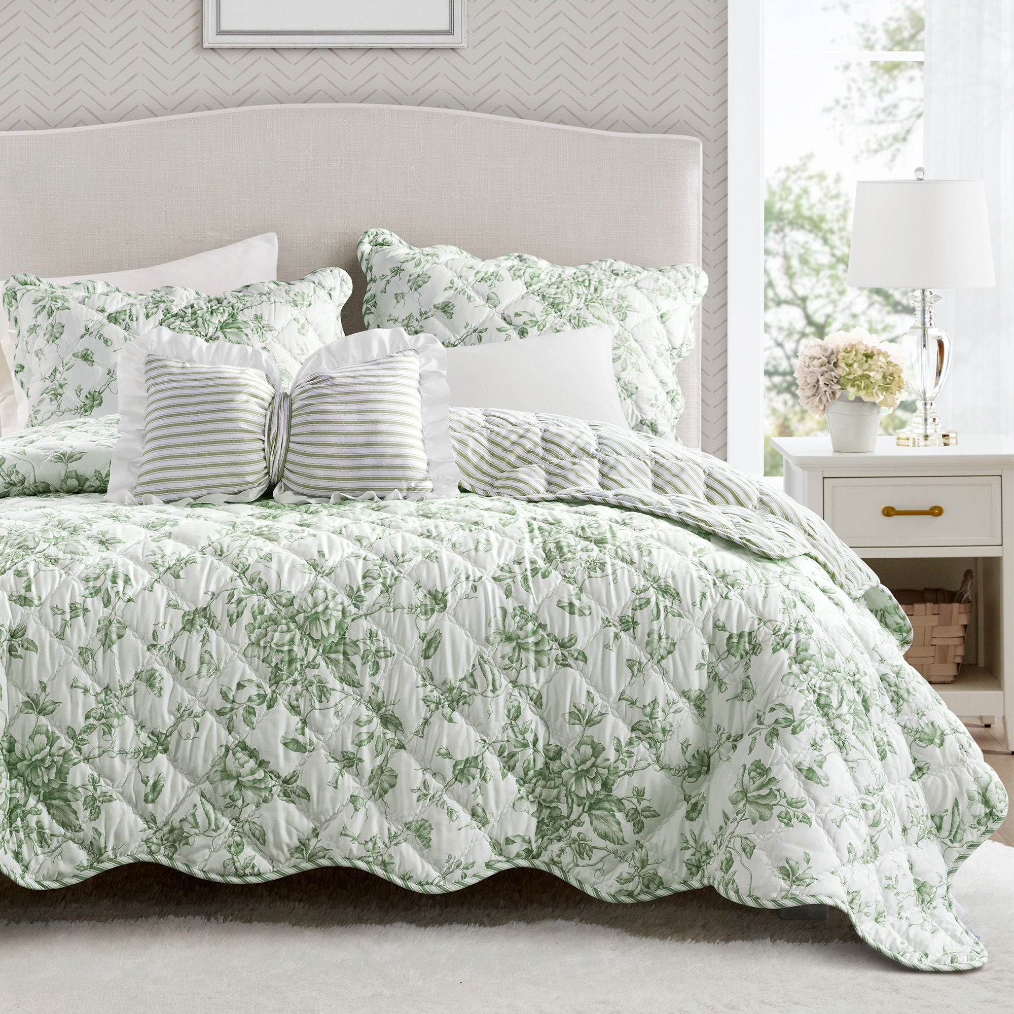 Adele - 4 Piece King Quilt Set - Green / White