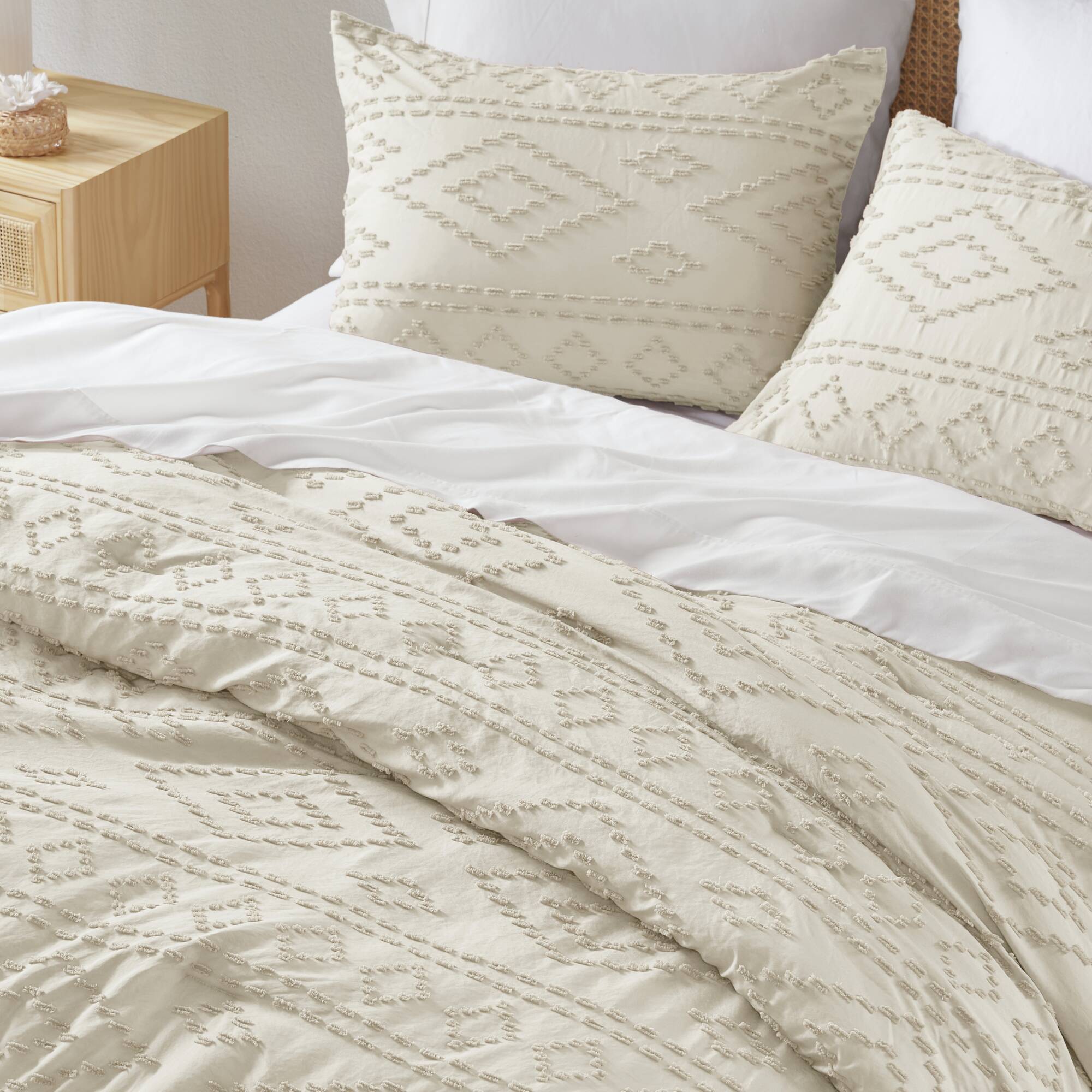 Gigi - King/California King Comforter Mini Set - Beige