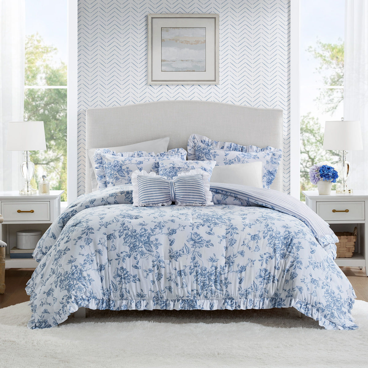 Adele - Twin/Twin Long 4 Pieces Comforter Set With Decorative Pillows - Blue