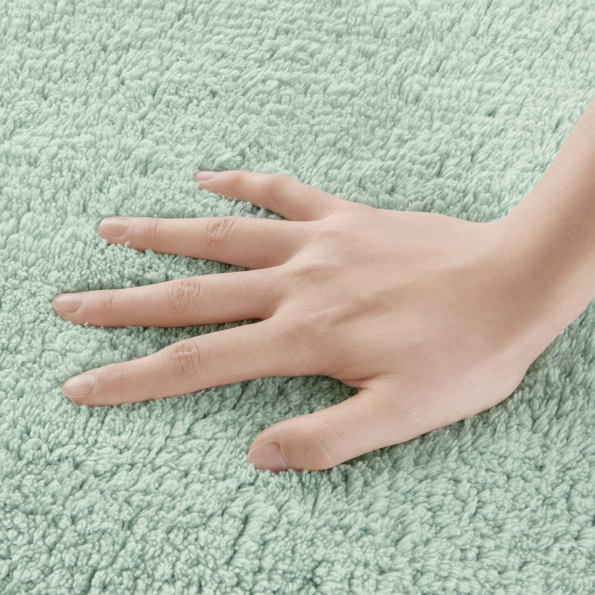 Splendor - 20" x 30" Tufted Reversible Bath Rug - Green