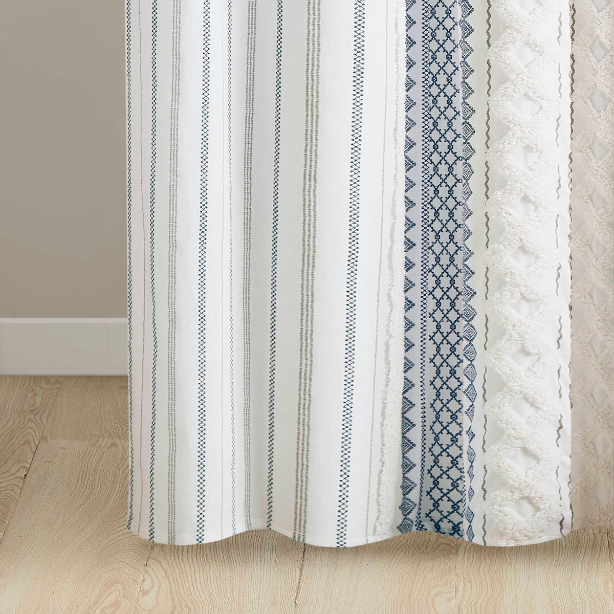 Imani - Cotton Printed Shower Curtain With Chenille - White / Navy