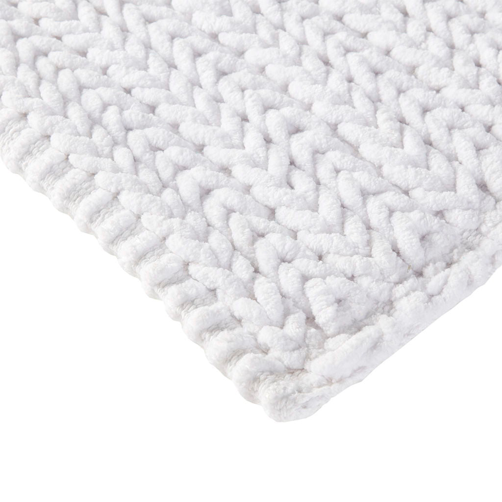 Lasso - 24" x 44" Chain Stitch Rug - White