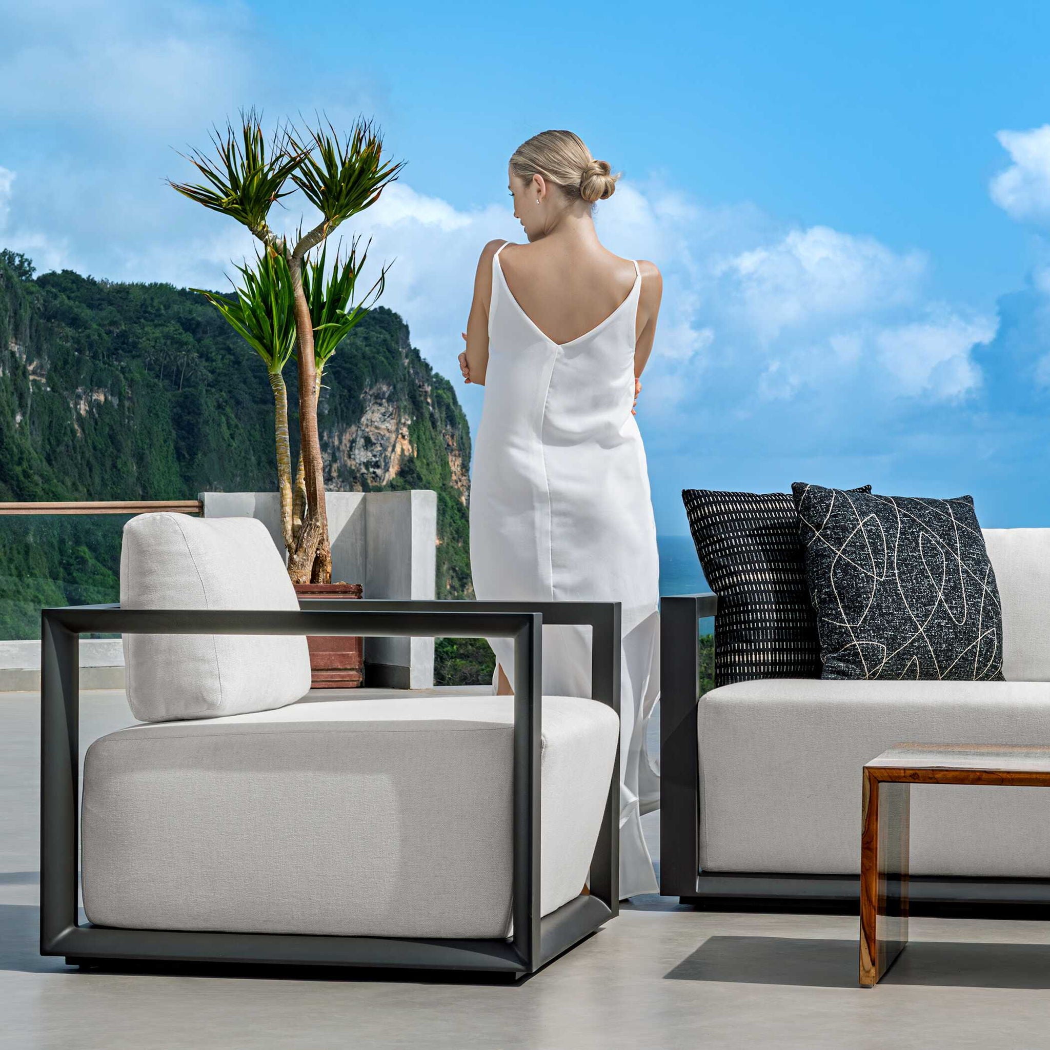 Esti - Outdoor Pillow - Onyx
