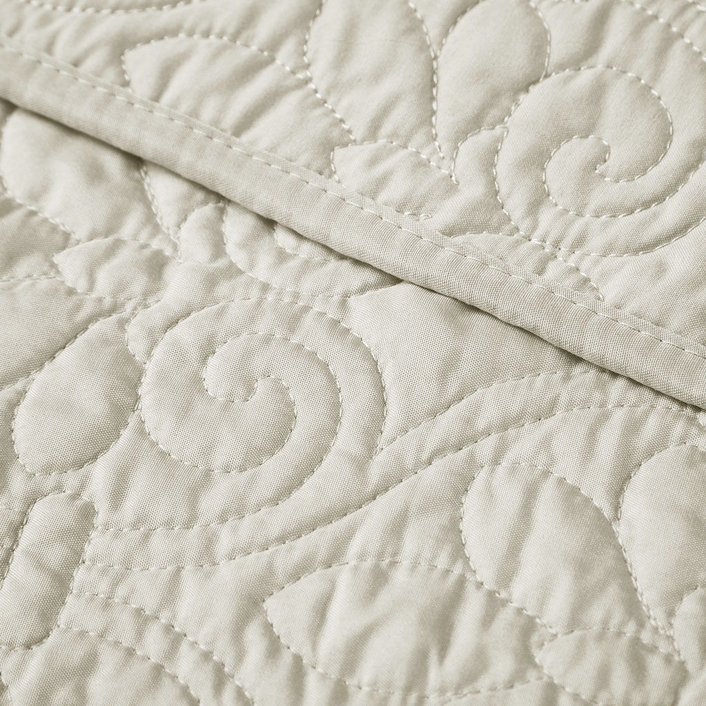 Quebec - Oversized Quilted Throw - Ivory