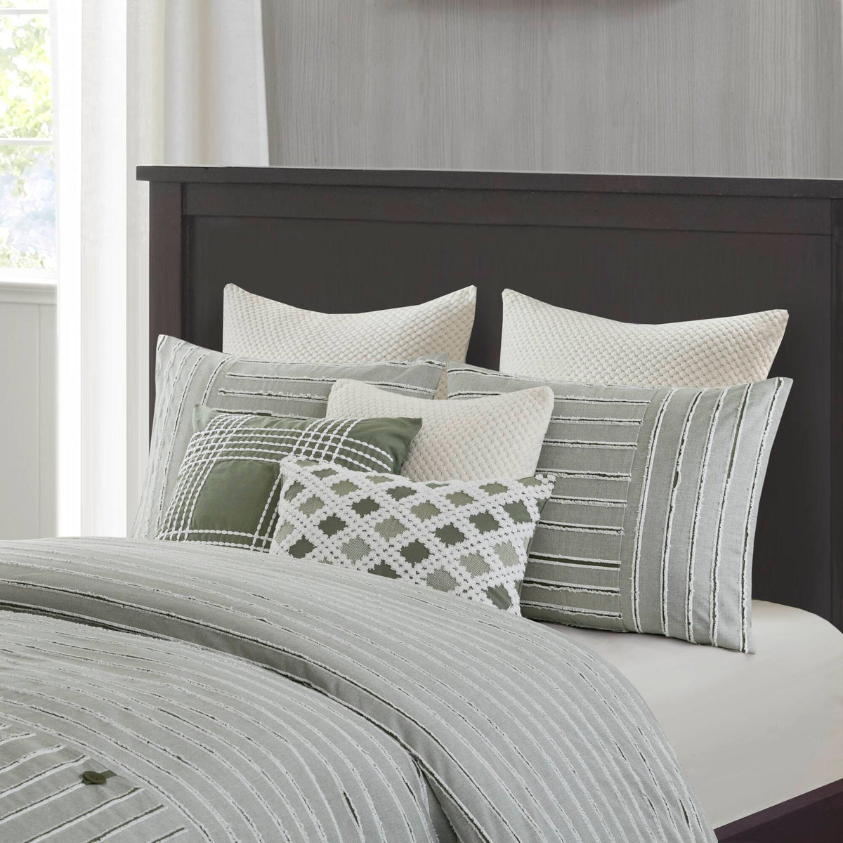Essence - 9 Piece King Oversized Clipped Comforter Set With Euro Shams And Throw Pillows - Green