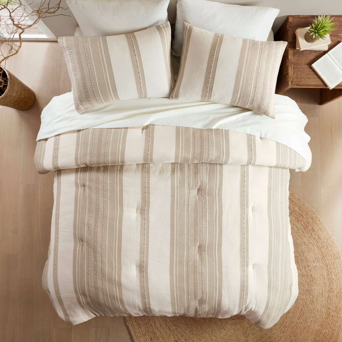 Mesa - 3 Piece Full/Queen Comforter Set - Tan