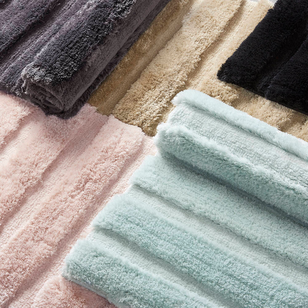 Tufted Pearl Channel - 21" x 34" Rug - Seafoam