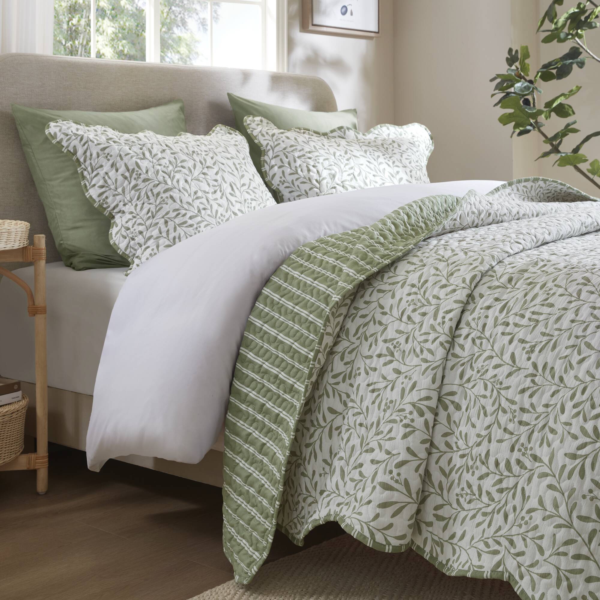 Darcy - 3 Piece Print King Quilt Set - Sage Green