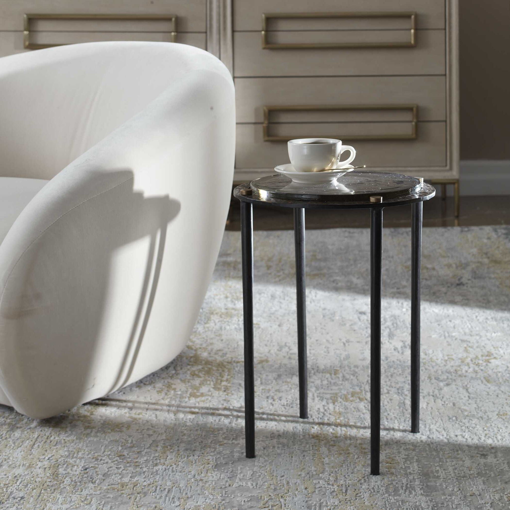 Kennington - Round Glass Accent Table - Black / Brass / Bronze
