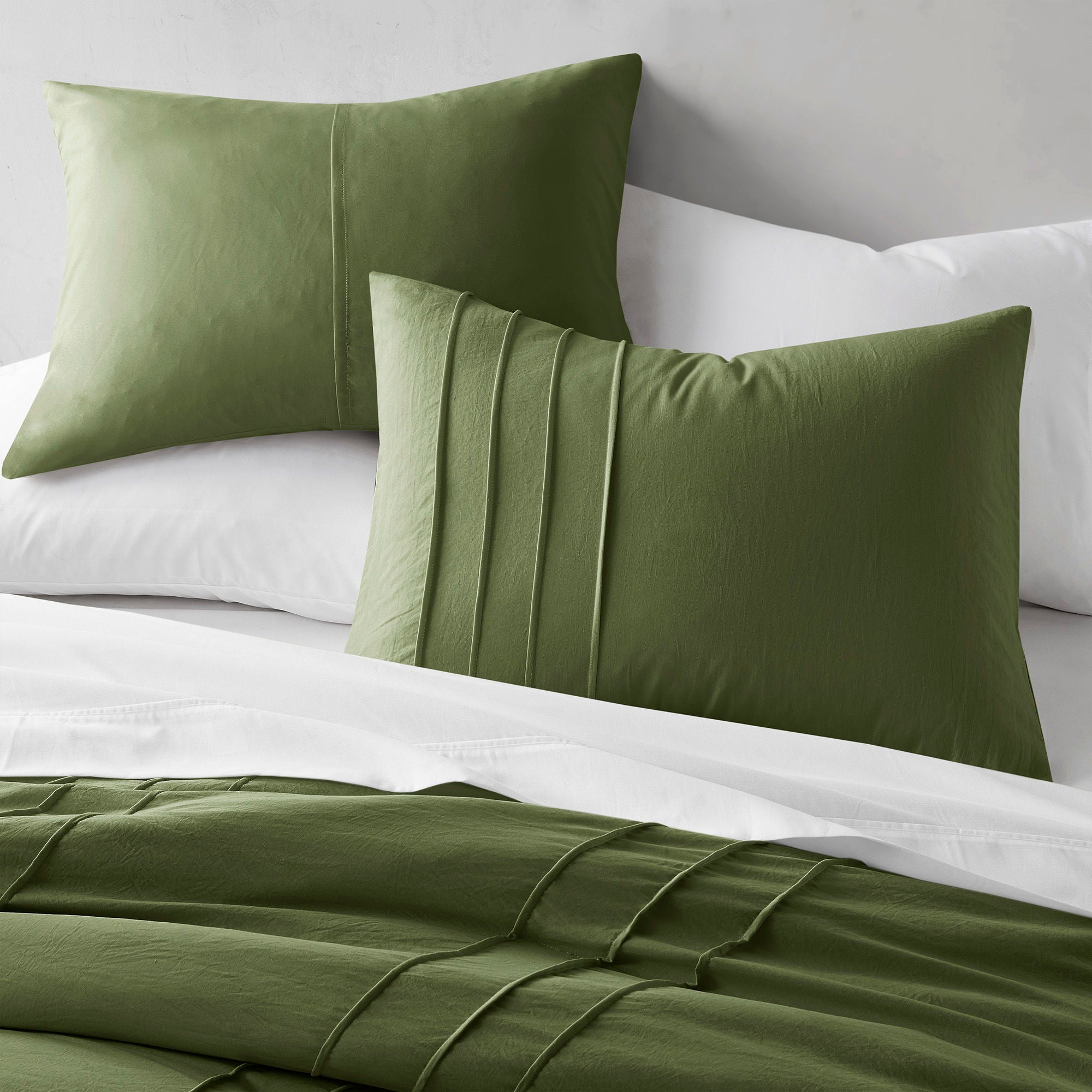 Porter - Queen Soft Washed Pleated Comforter Set - Olive Green