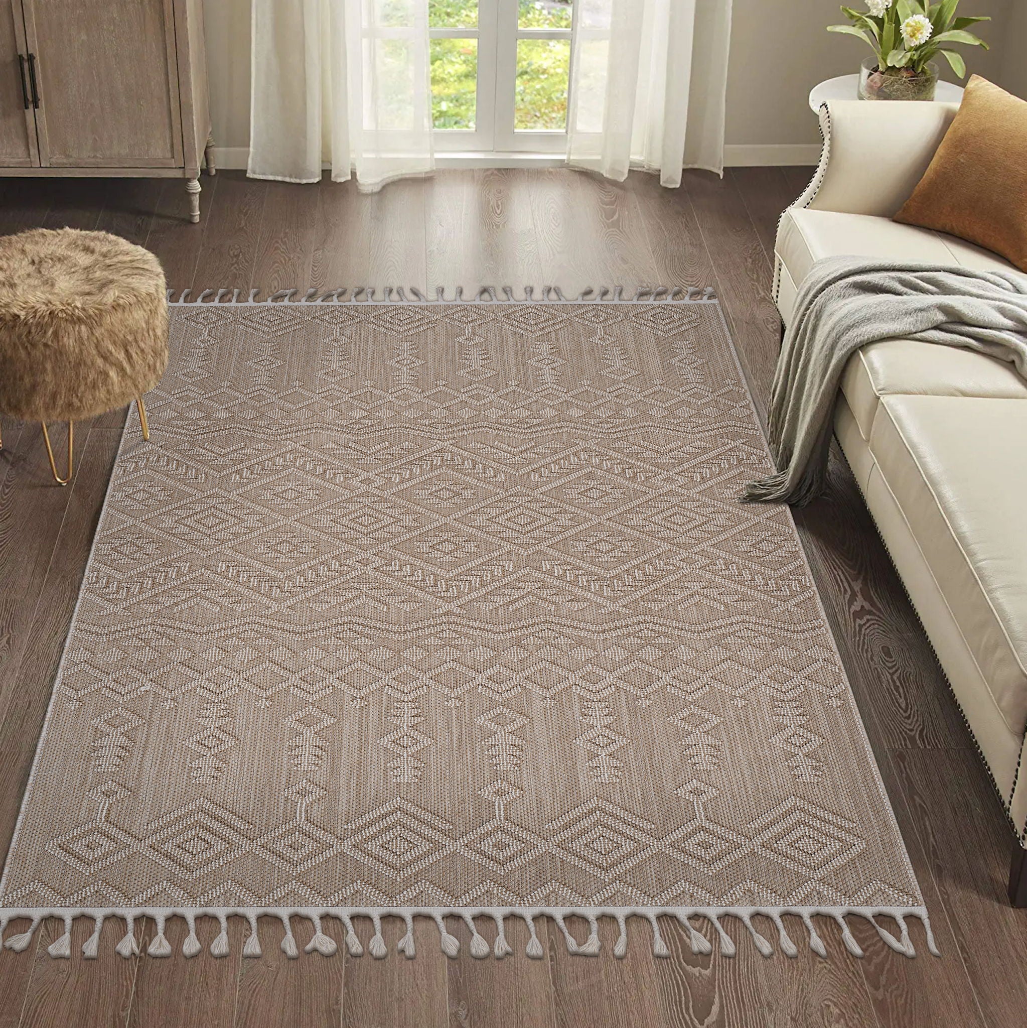 Guros - 8' X 10' Traditional Indoor / Outdoor Area Rug - Natural
