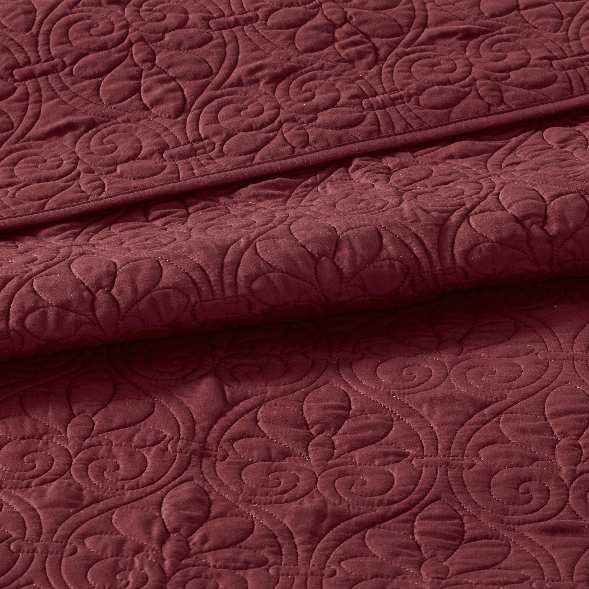 Quebec - Queen Reversible Bedspread Set - Red