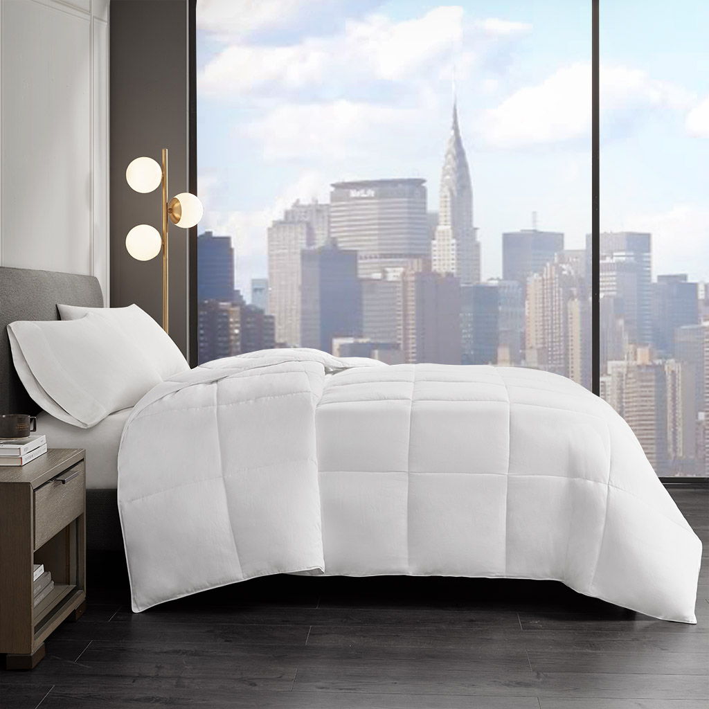 Year Round Warmth - King 300 Thread Count Sateen White Down Alternative 3M Thinsulate Comforter - White