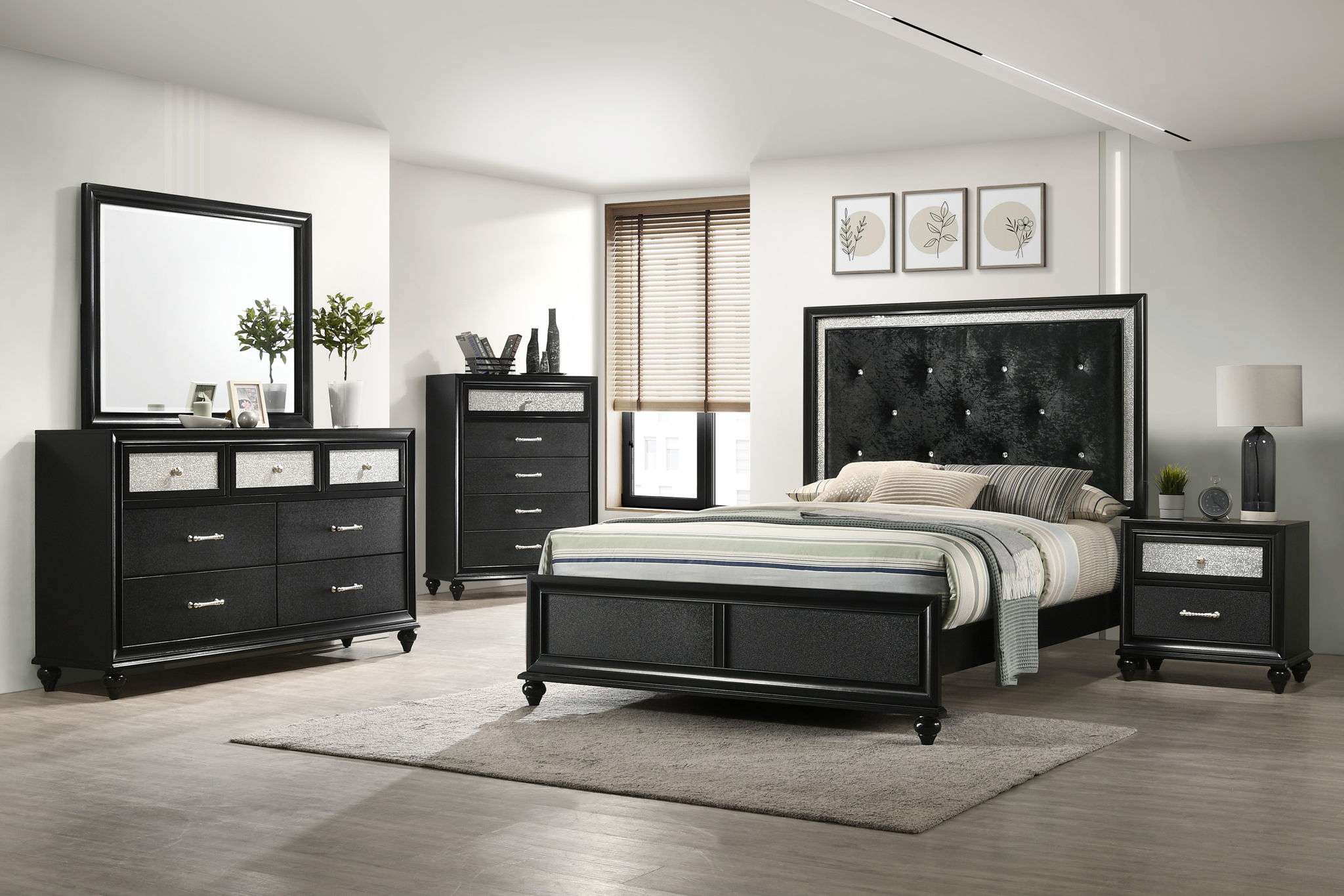 Lila - Chest - Black