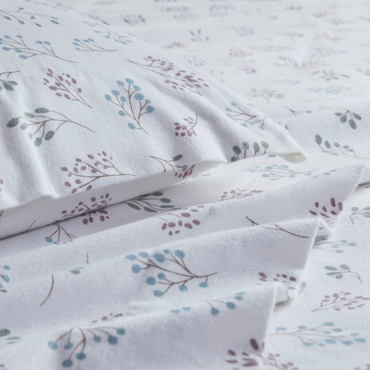Cozy Cotton Flannel - California King Printed Sheet Set - White Tossed Botanical