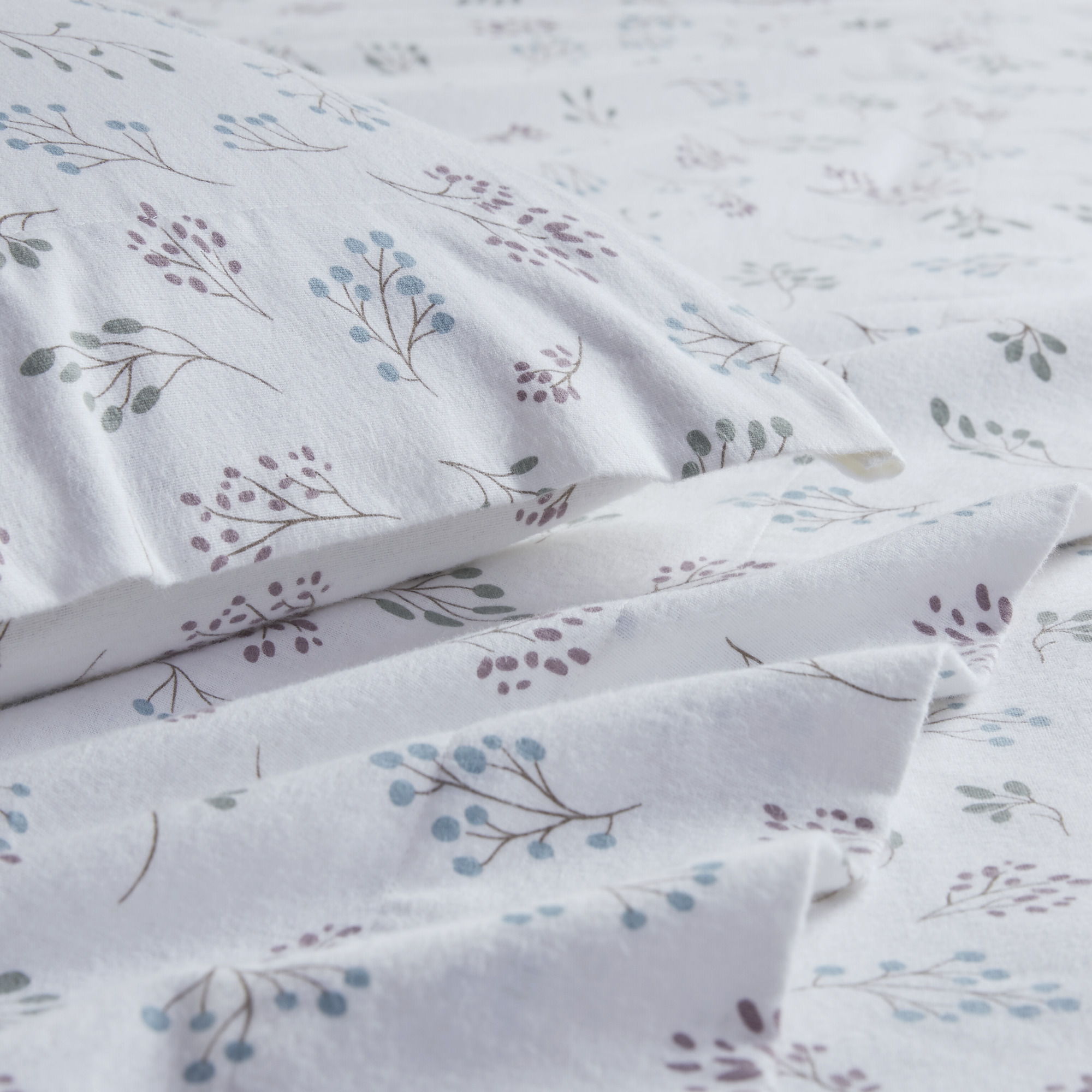 Cozy Cotton Flannel - King Printed Sheet Set - White Tossed Botanical