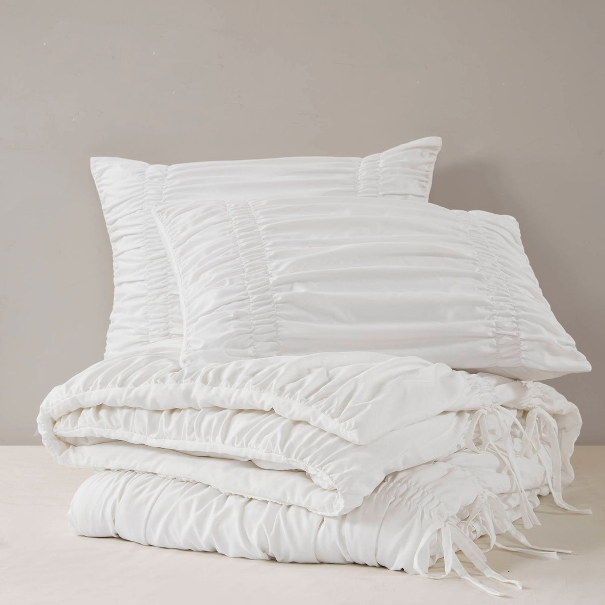 Mia - 3 Piece Queen Comforter Set - White