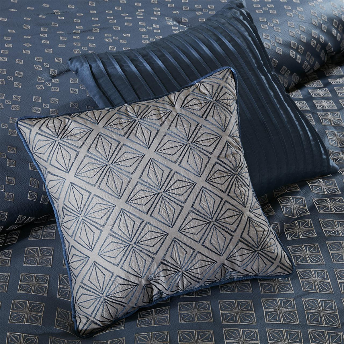 Biloxi - Queen Piece Comforter (Set of 7) - Navy