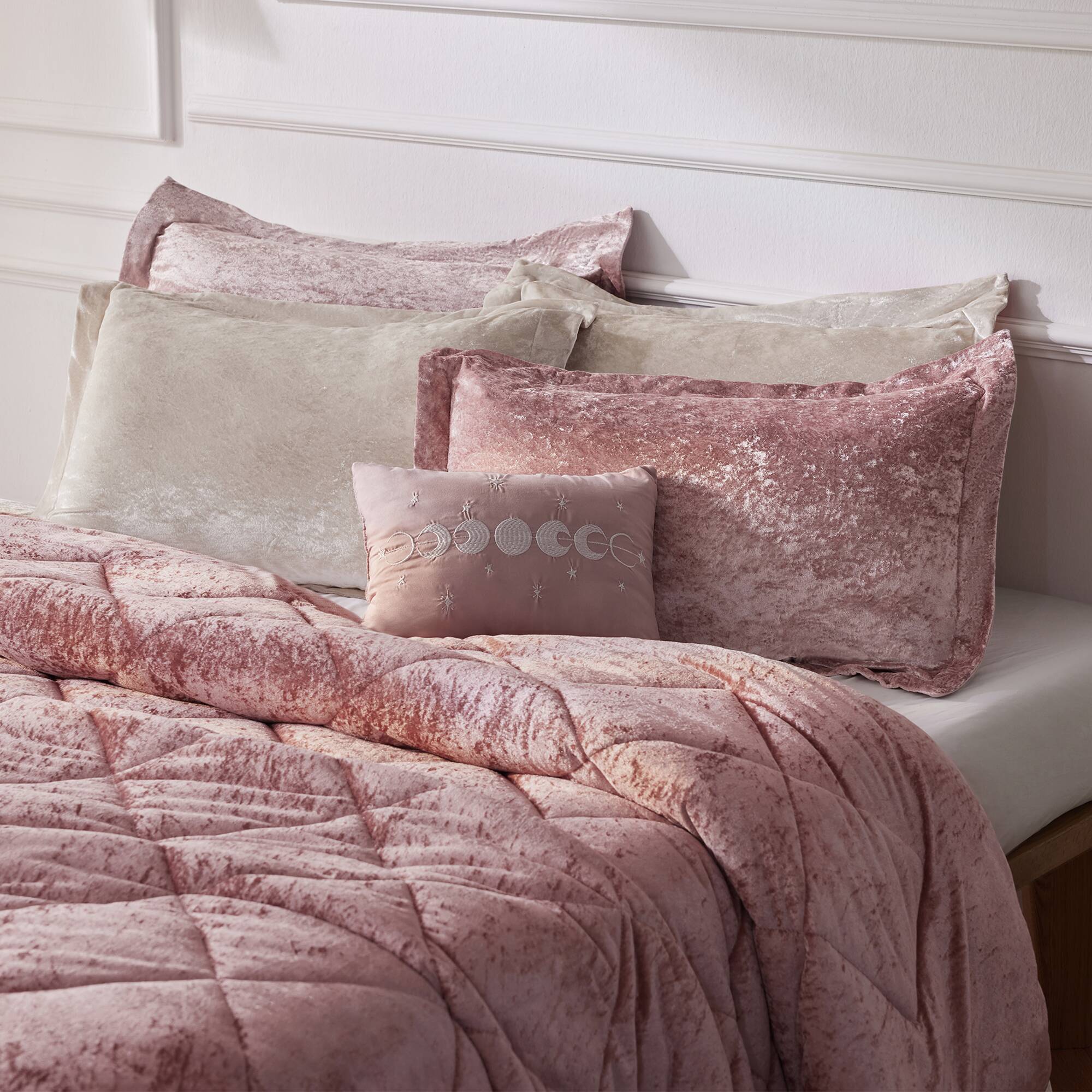 Felicia - Twin Comforter Set - Blush