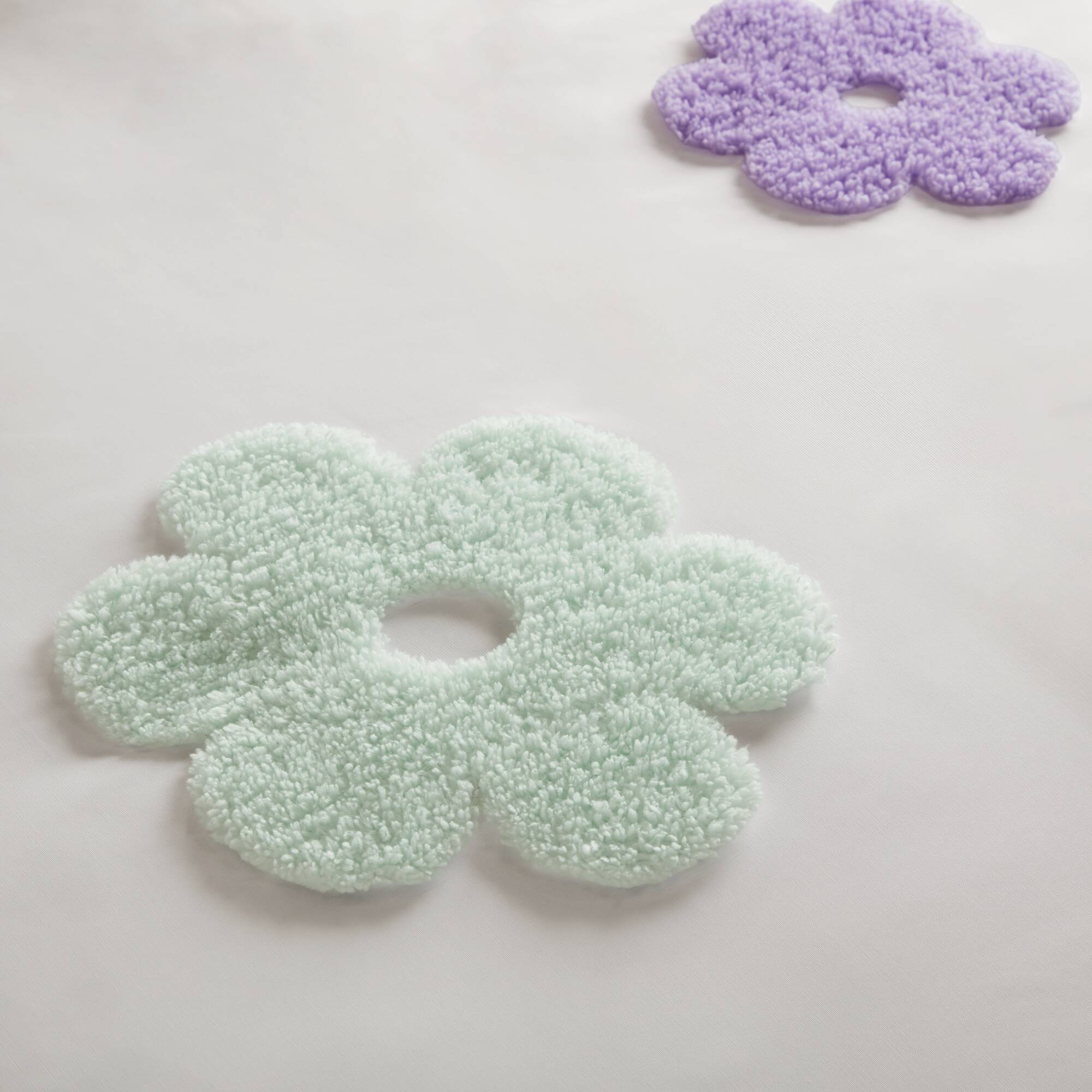 Gracie - Floral Reversible Tufted Chenille Twin Duvet Cover Set - White / Purple