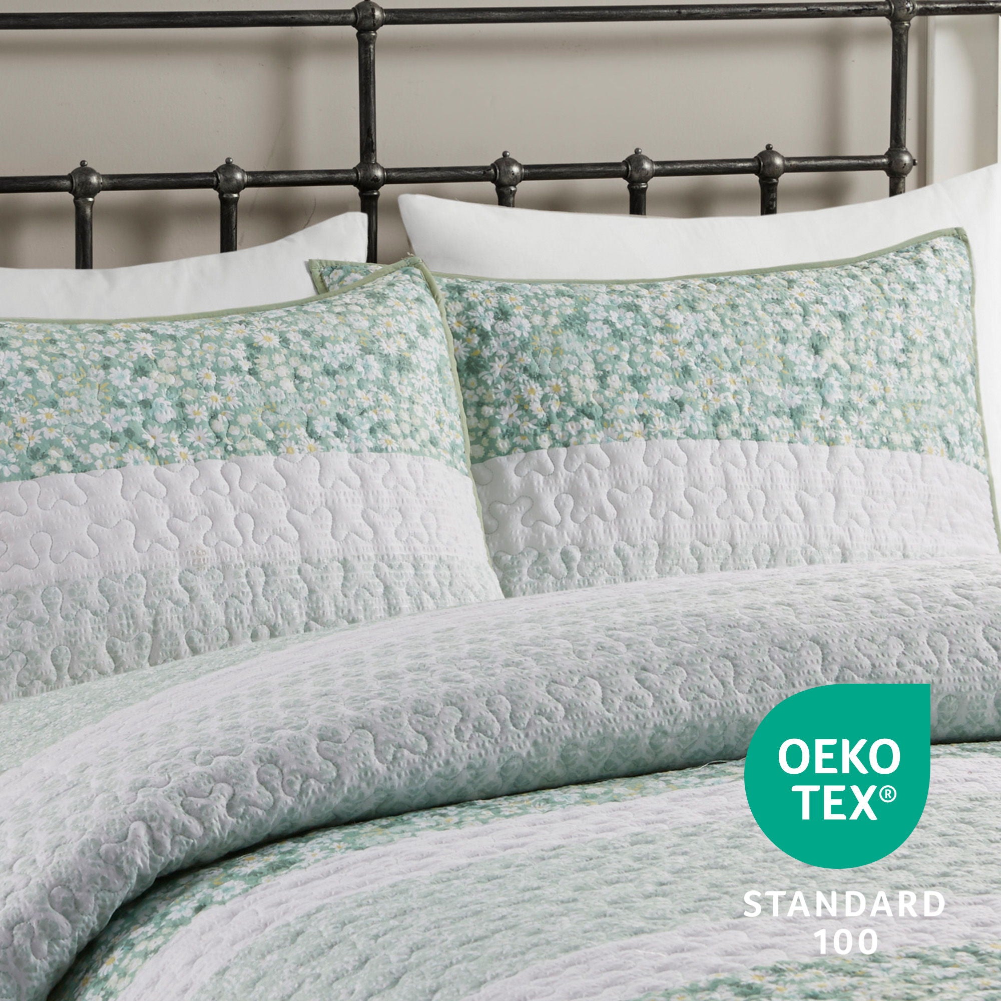 Caralie - 4 Piece King Seersucker Quilt Set With Throw Pillow - Green