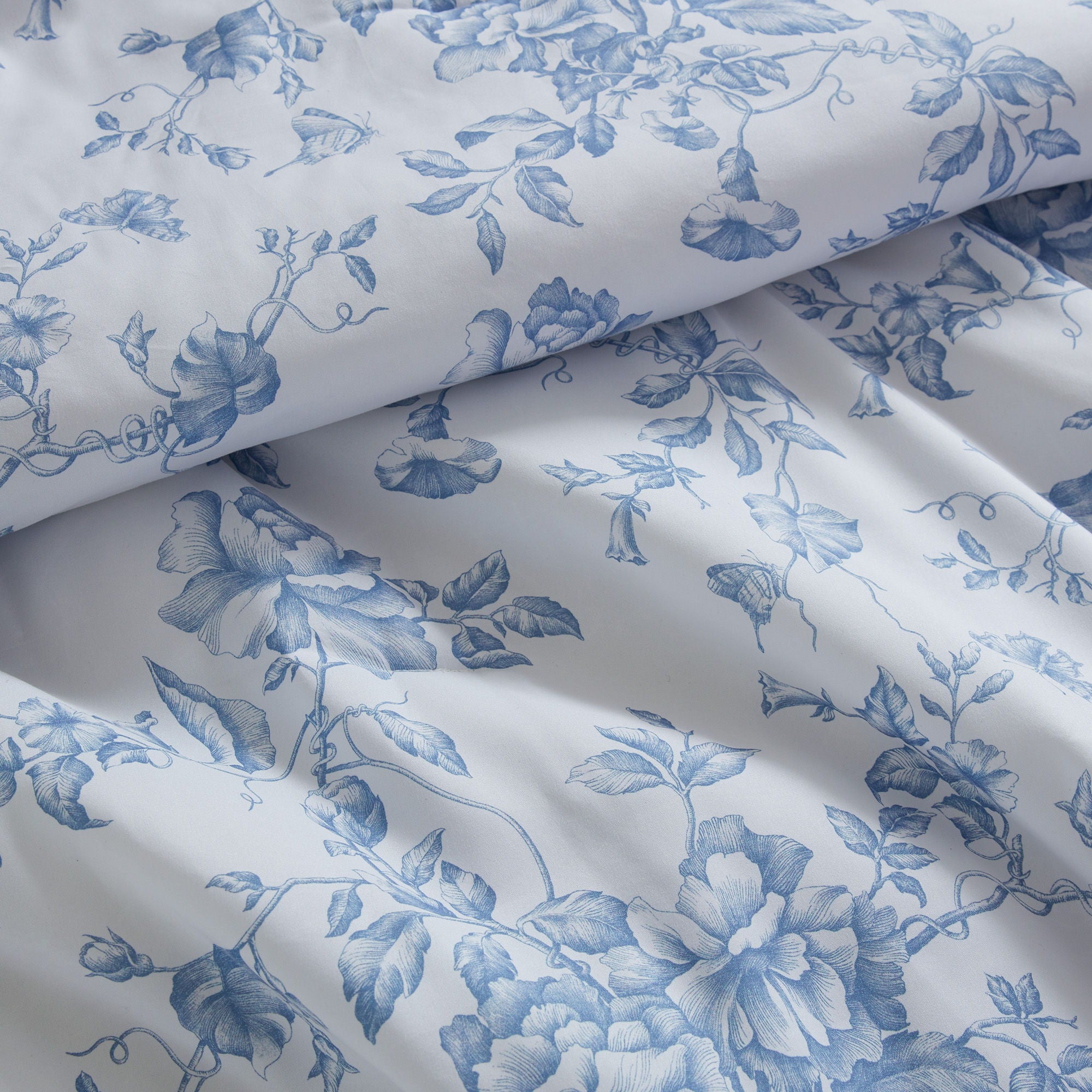 Adele - King 5 Pieces Comforter Set With Decorative Pillows - Blue