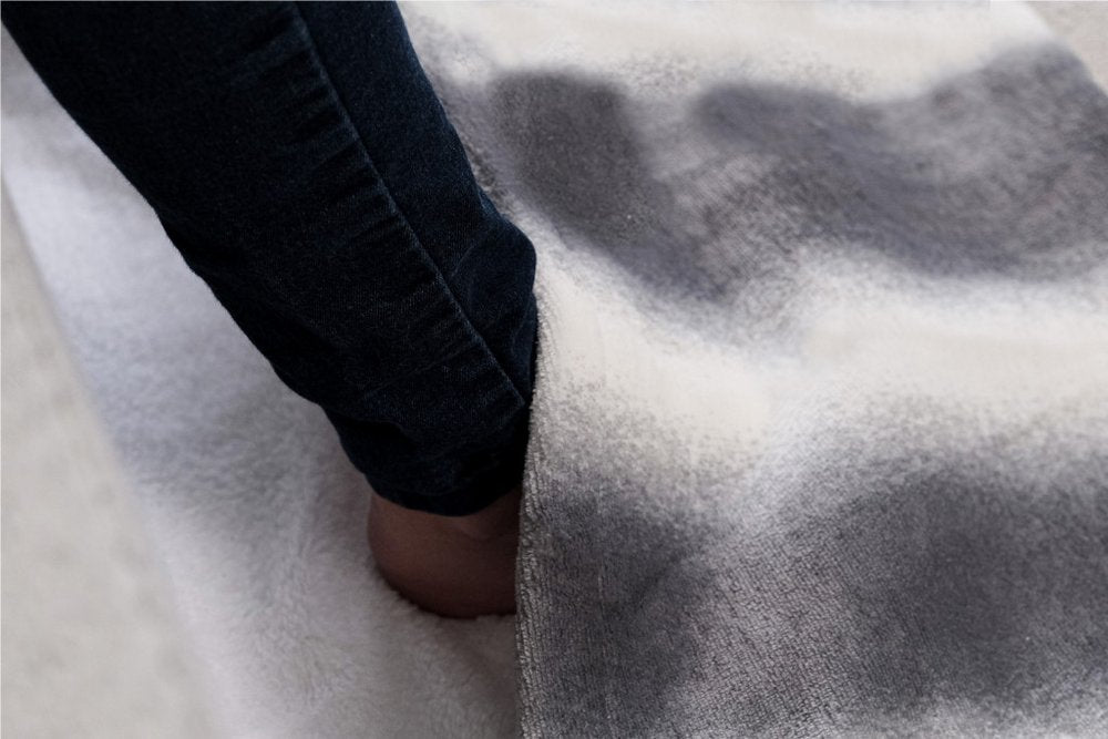 20" X 22" Gray And White Faux Fur Heated Electric Knitted Animal Print Plush Throw Blanket