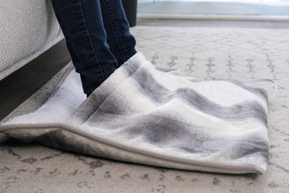 20" X 22" Gray And White Faux Fur Heated Electric Knitted Animal Print Plush Throw Blanket