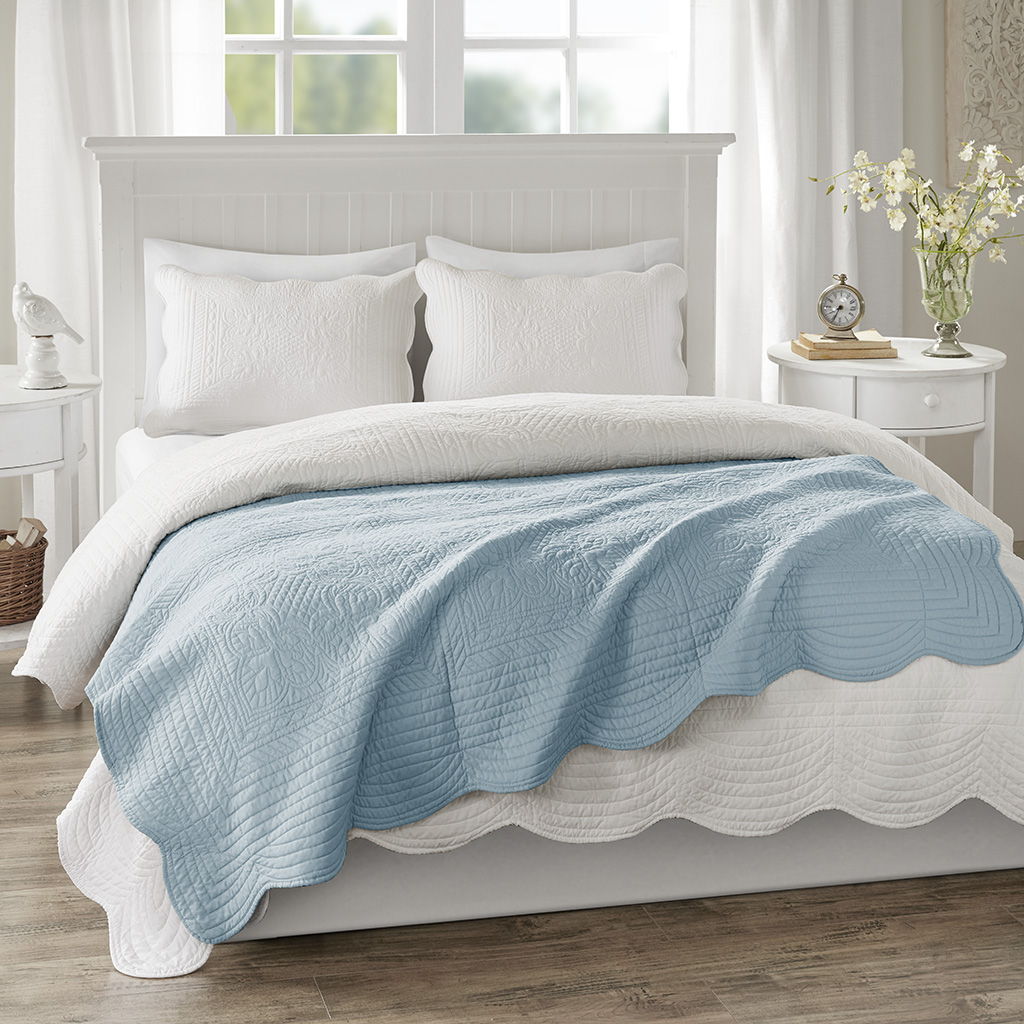 Tuscany - Oversized Quilted Throw With Scalloped Edges - Blue