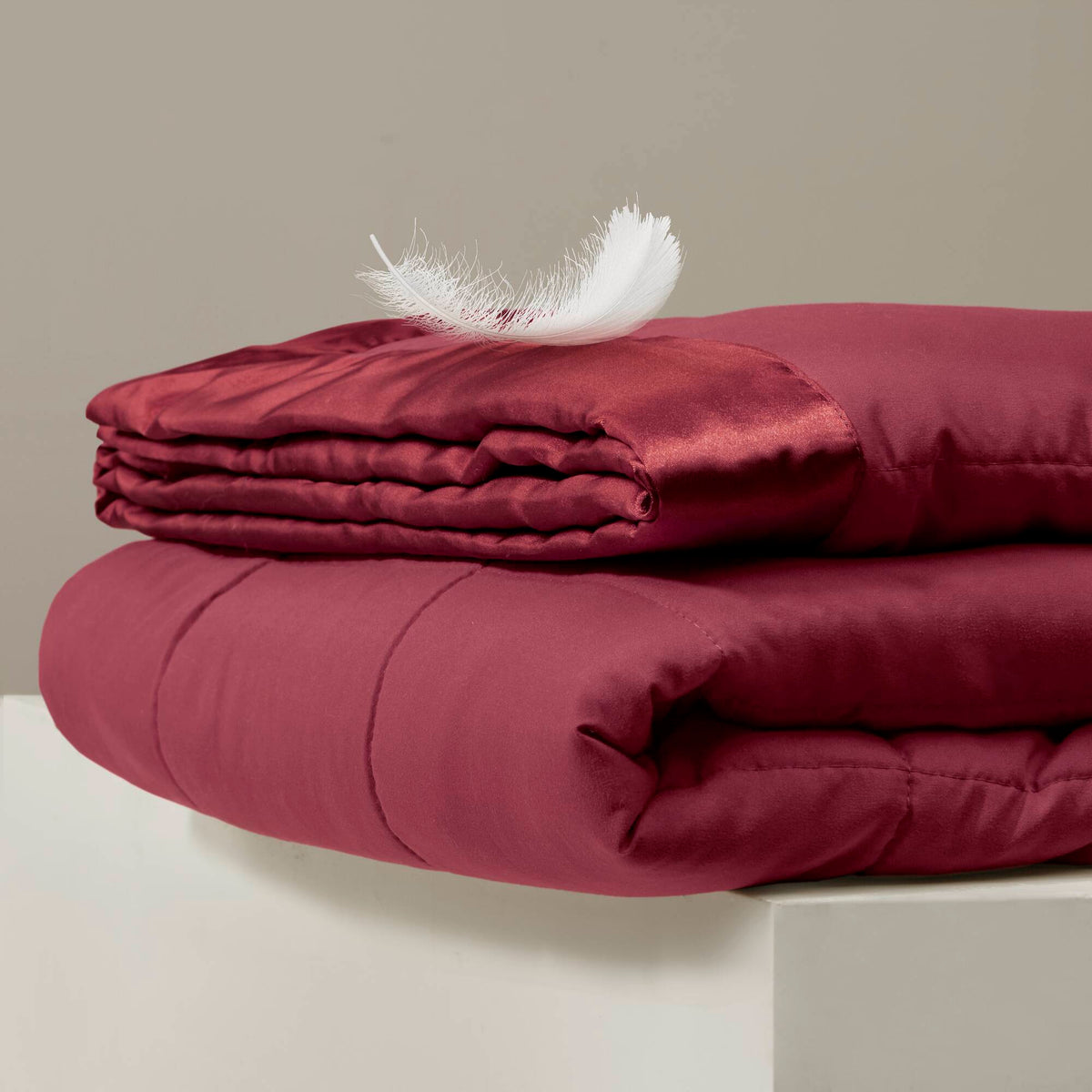 Windom - Lightweight Down Alternative Blanket With Satin Trim - Burgundy