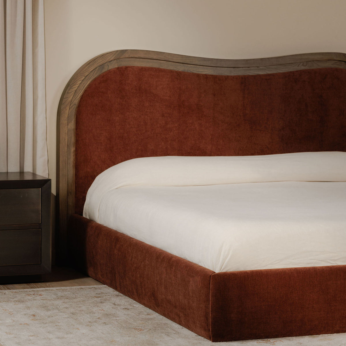 Camilla - King Bed - Chestnut