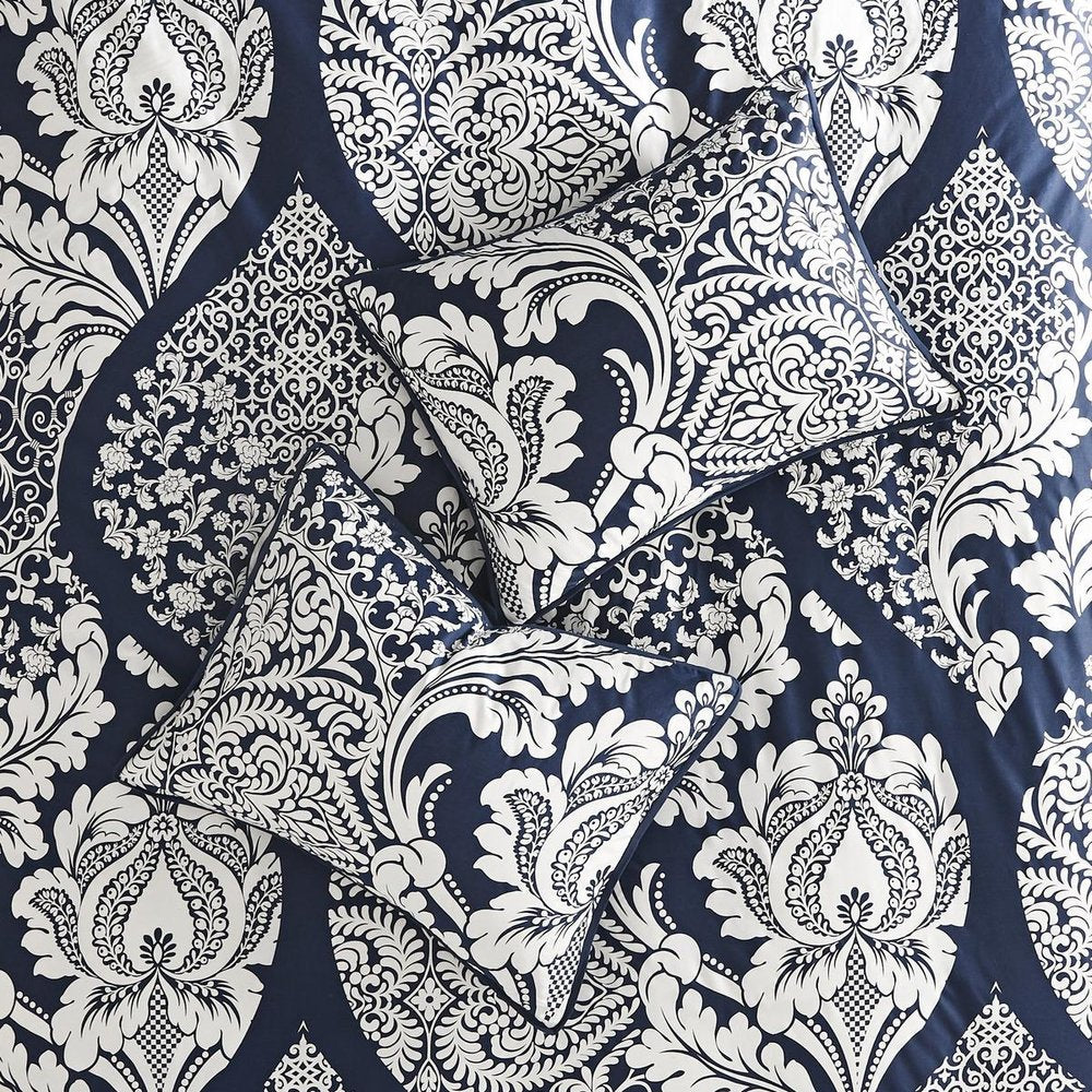 Set of Seven Indigo And White Damask Queen Ring Stitch Polyester Sham And Comforter