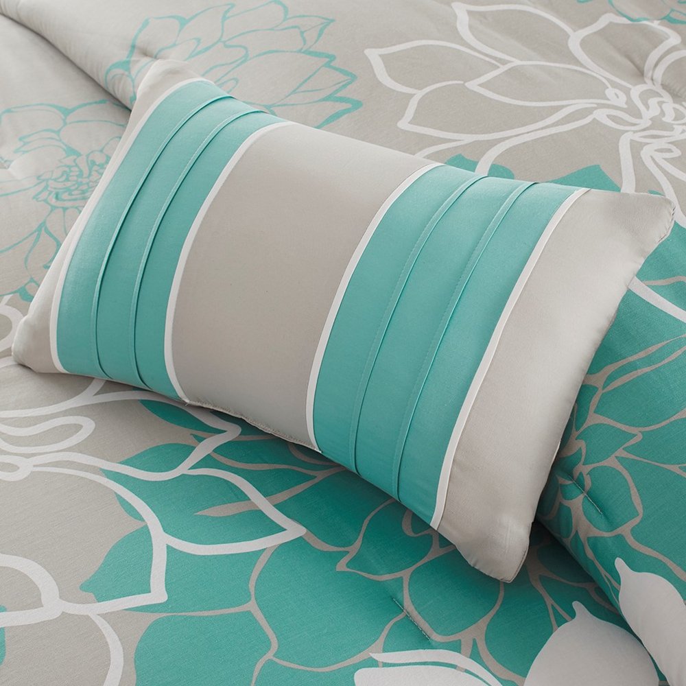 Set of Seven Aqua And White Floral King Ring Stitch Sham And Comforter