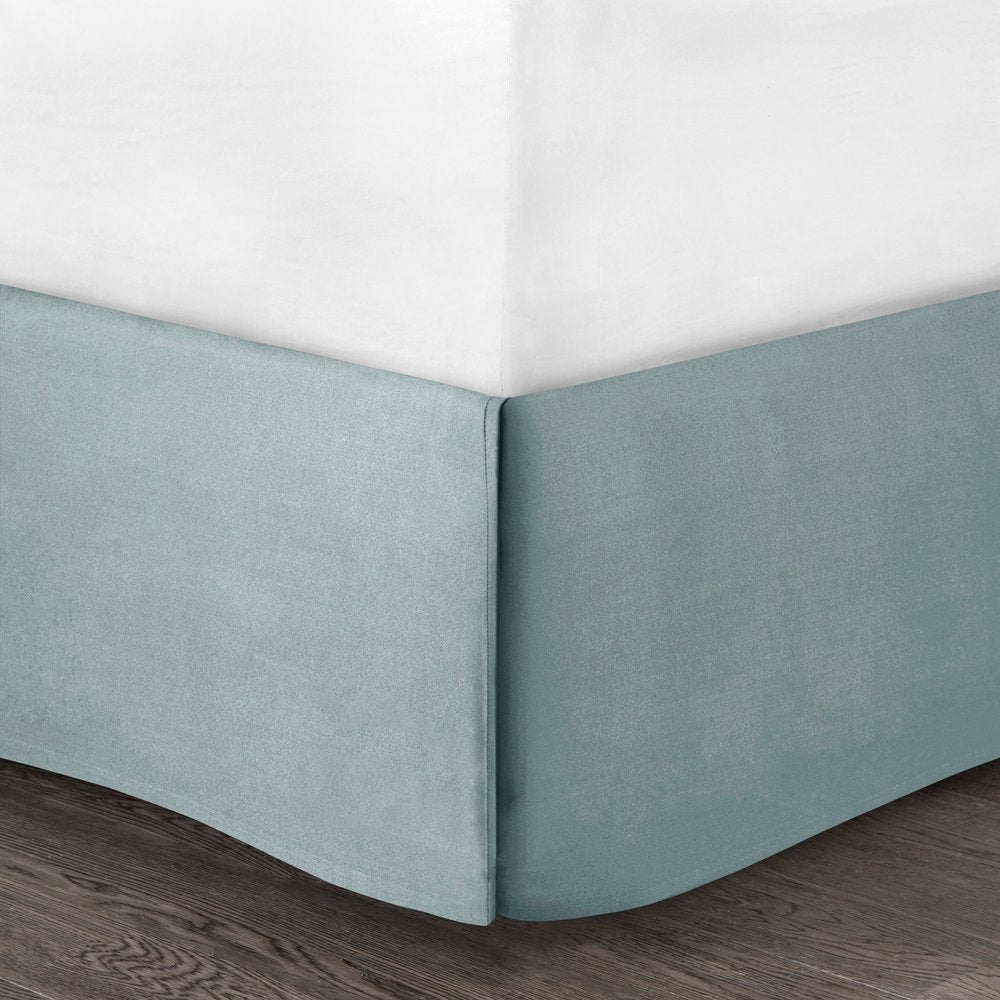Set of Four White And Aqua Full Ring Stitch Sham And Comforter