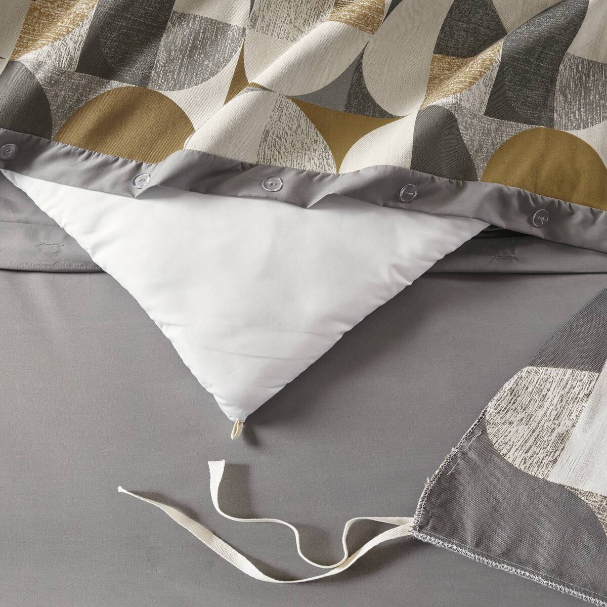 Cirque - 9 Piece King Oversized Duvet Style Comforter Set - Gold