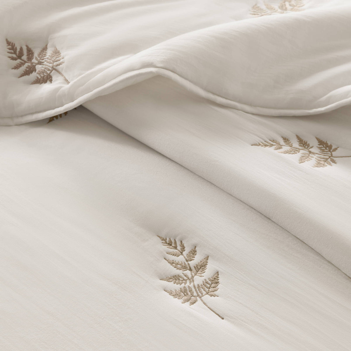 Willow Embroidered Botanical - King/California King 100% Cotton Lightweight 3 Piece Quilt Set - White / Gray