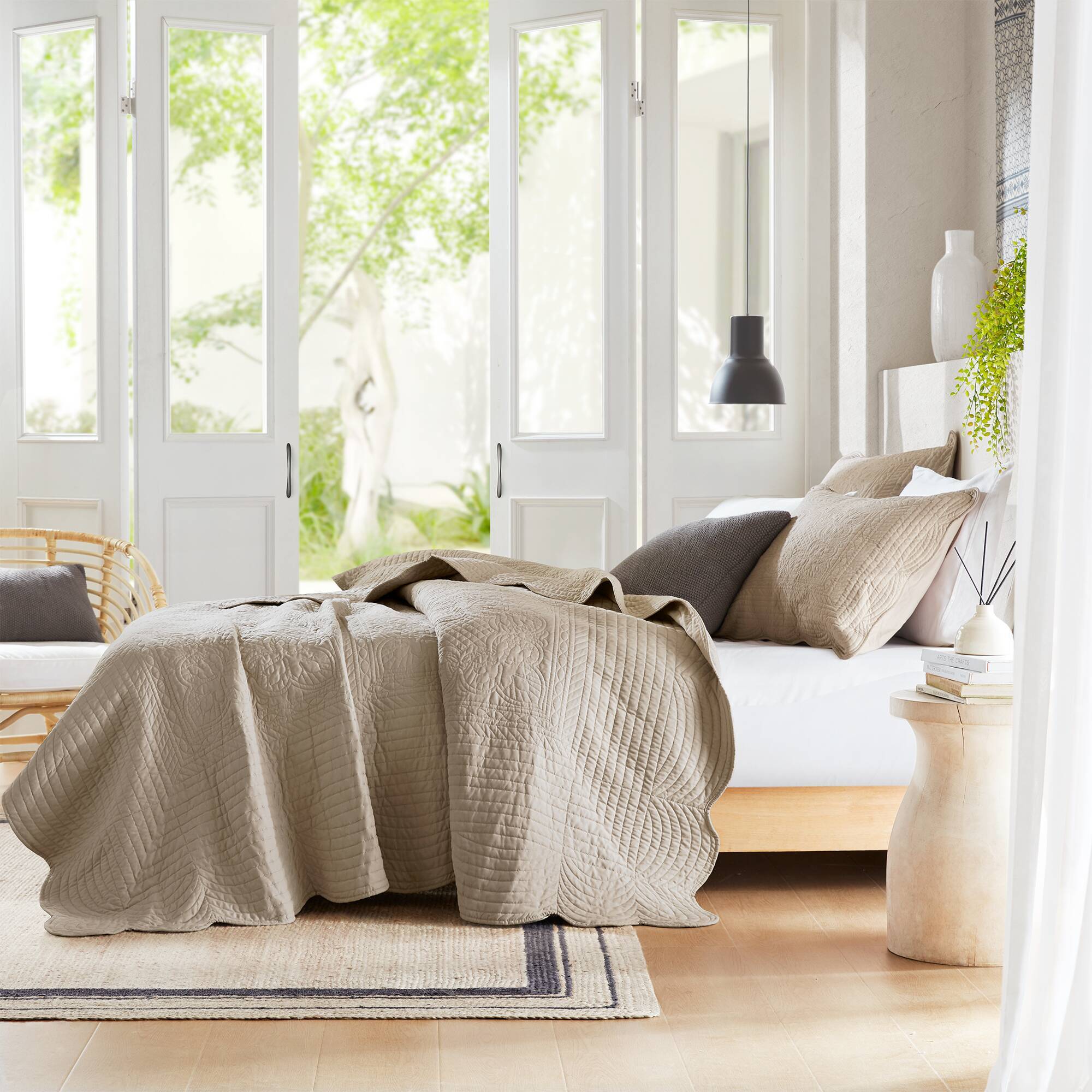 Tuscany - 3 Piece King/California King Reversible Scalloped Edge Quilt Set - Khaki