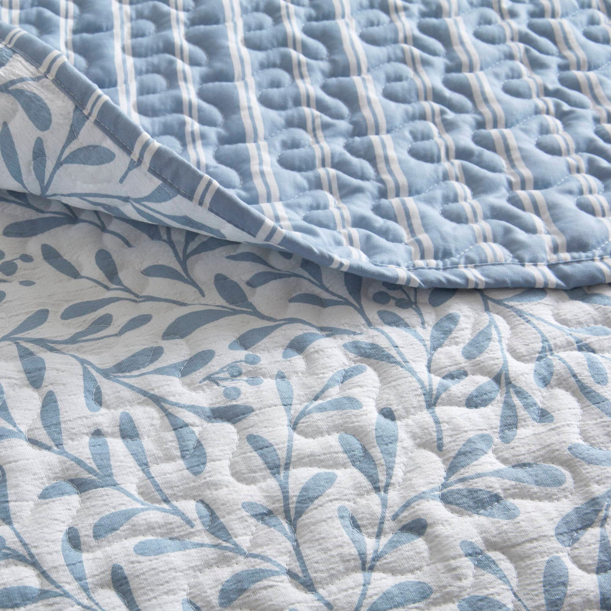 Darcy - 3 Piece Print Quilt Set - Blue