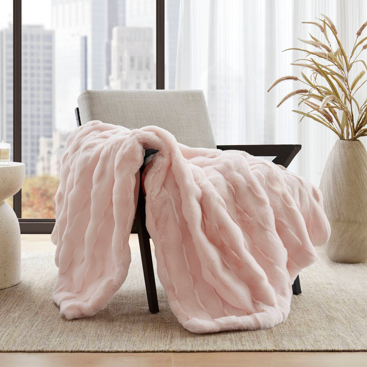 Vivienne - Throw - Pink