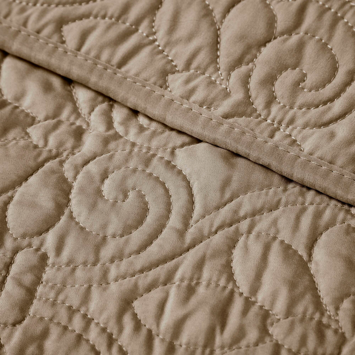 Quebec - Oversized Quilted Throw - Khaki