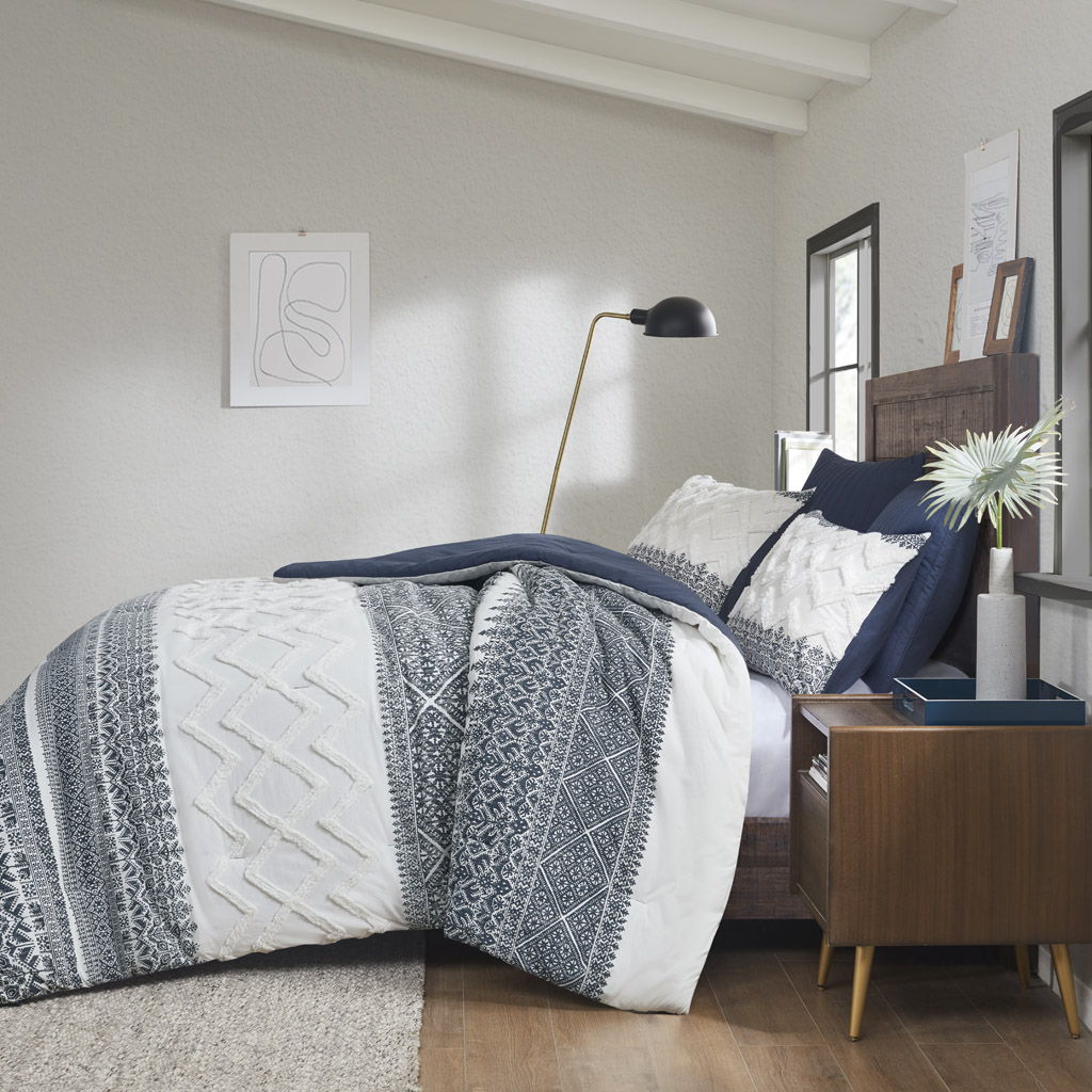 Mila - King 3 Piece Comforter Set With Tufting - Navy