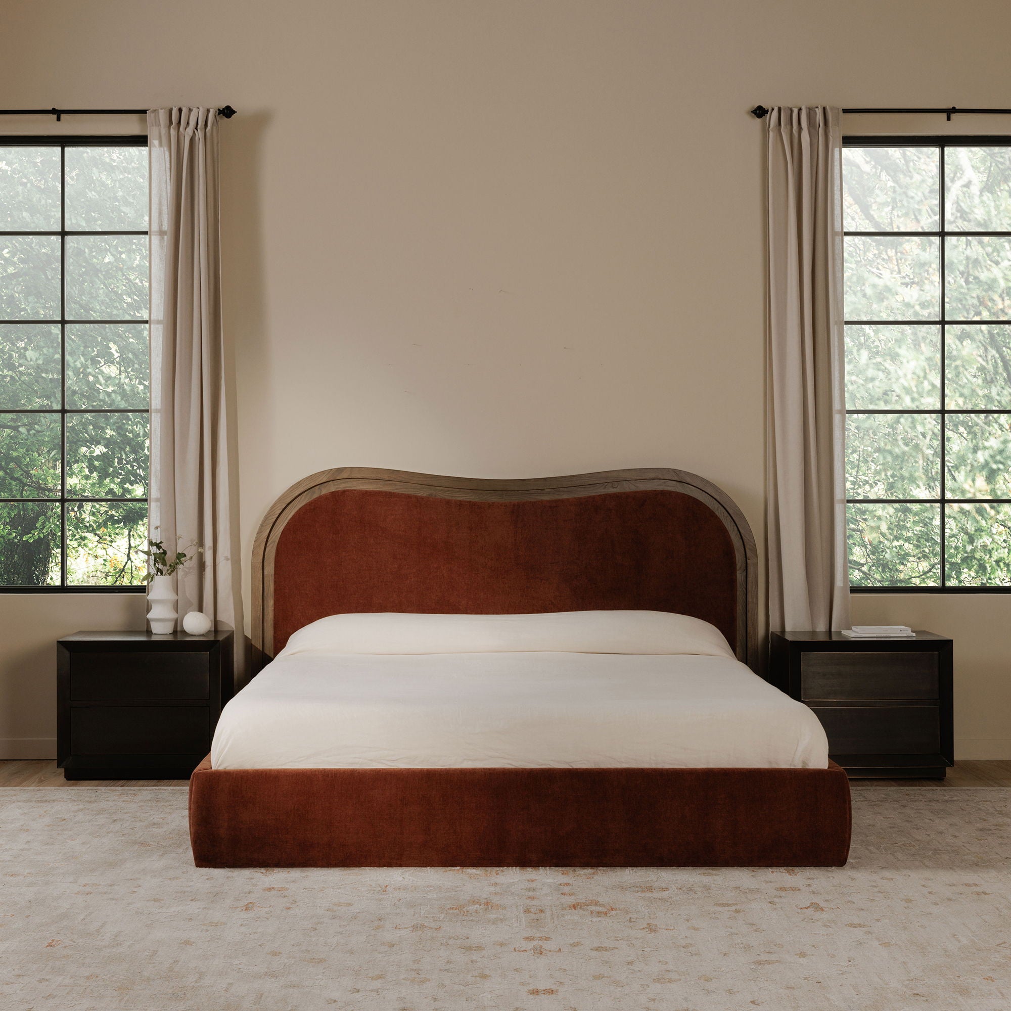 Camilla - King Bed - Chestnut