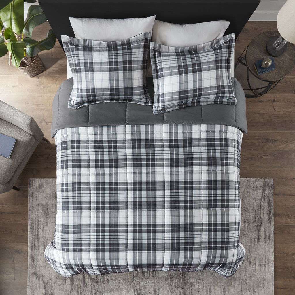 Parkston - 3M Scotchgard Down Alternative All Season Comforter Set - Black / White