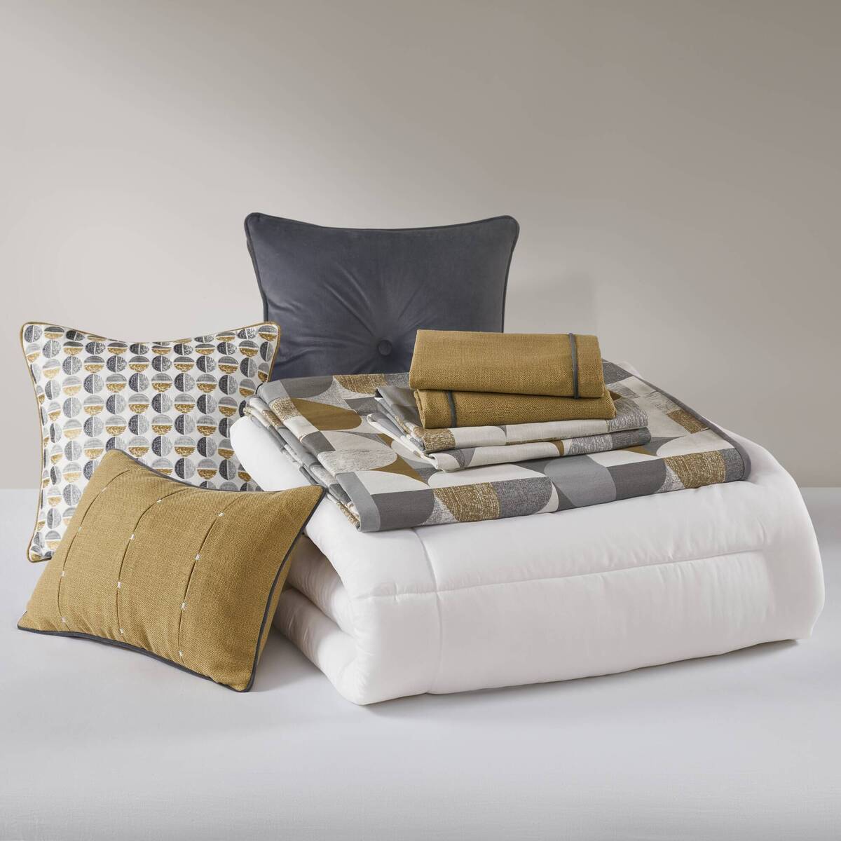 Cirque - 8 Piece Queen Oversized Duvet Style Comforter Set - Gold