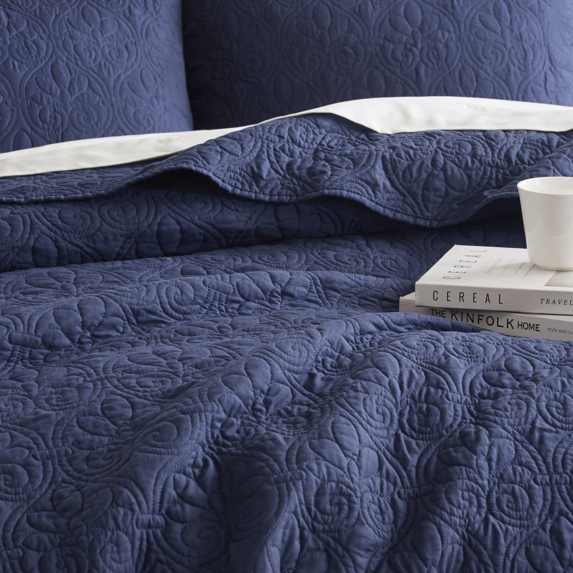 Quebec - Queen Reversible Bedspread Set - Navy