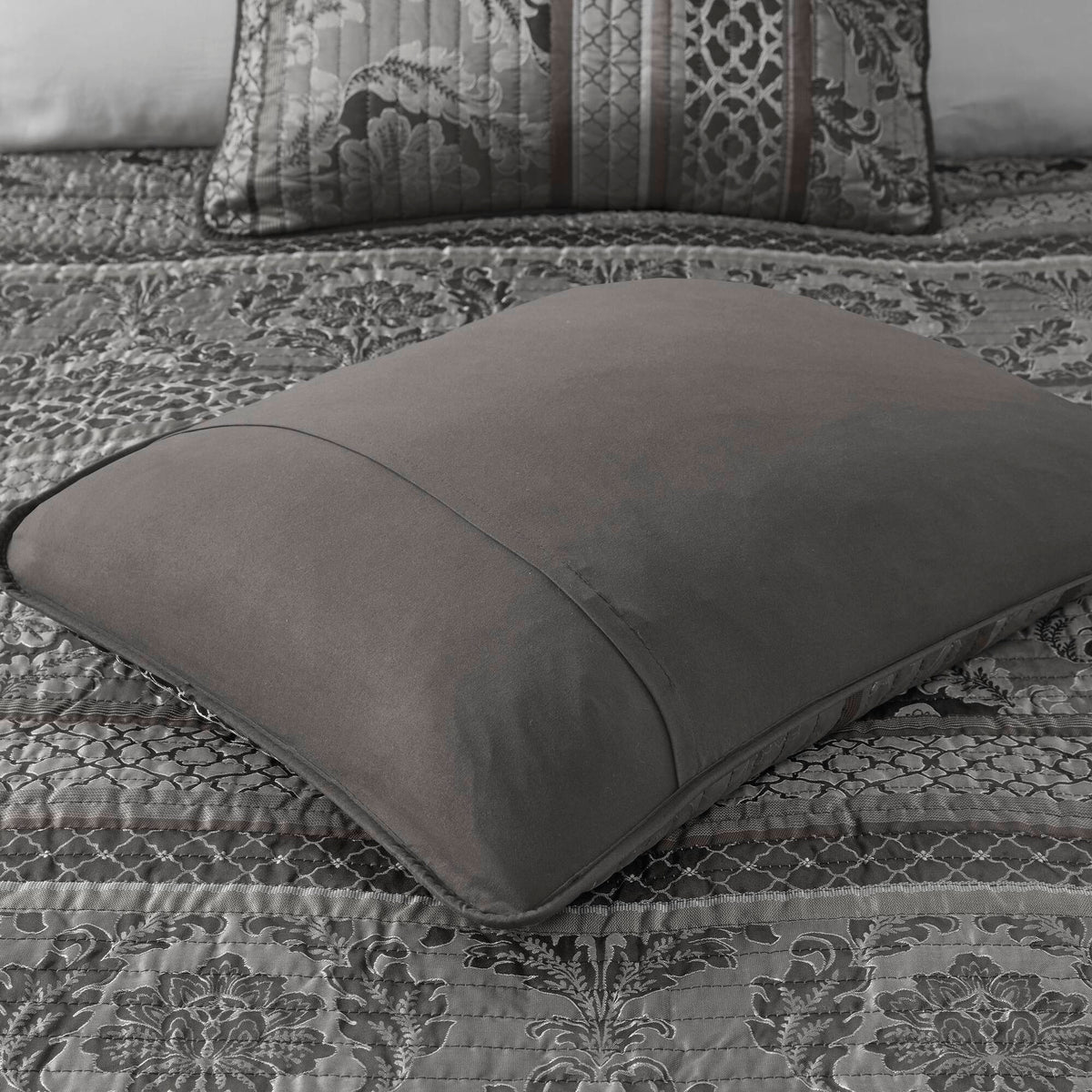 Bellagio - 6 Piece Full/Queen Quilt Set With Throw Pillows - Gray