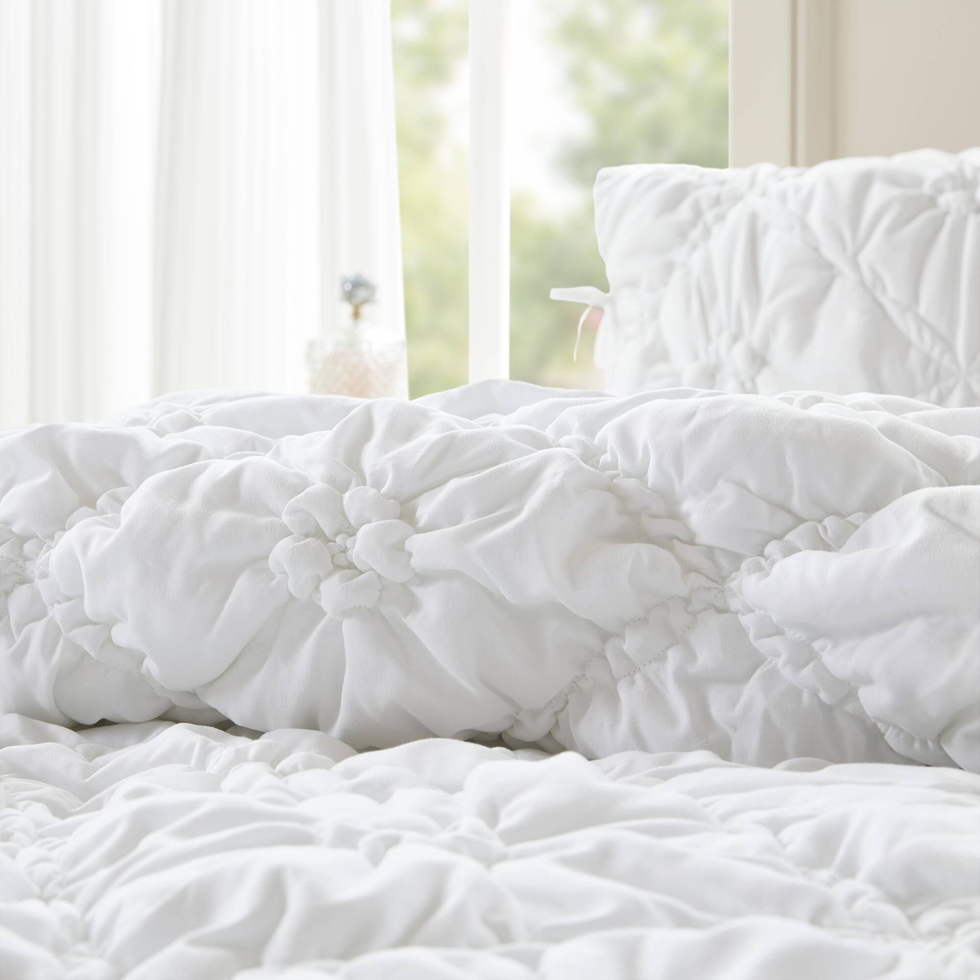 Lily - King 3 Piece Comforter Set - White