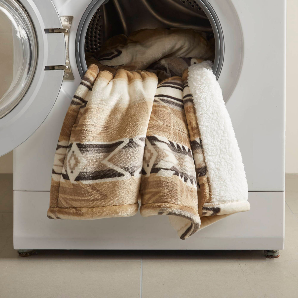 Print Plush To Sherpa - 50X60" Heated Throw - Aztec