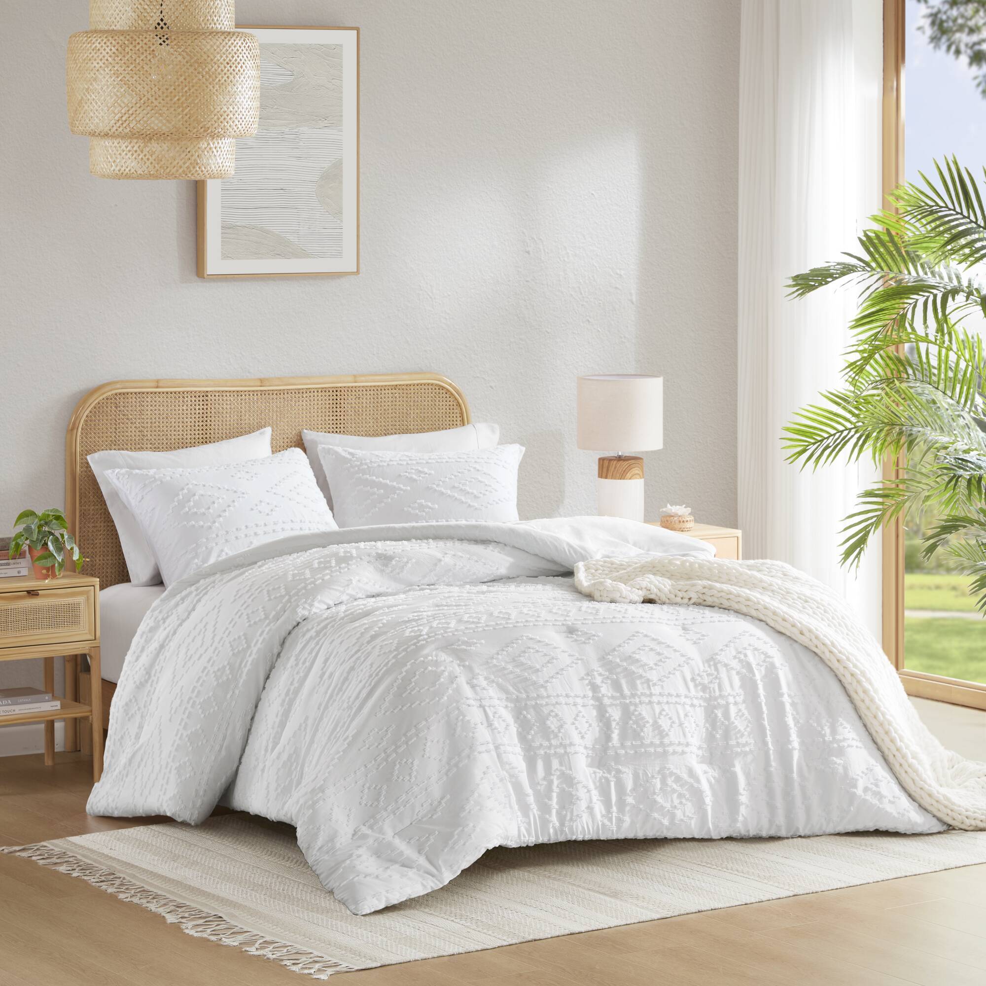 Gigi - King/California King Comforter Mini Set - White